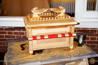 Illustration for article titled The Ark of the Covenant Cake is Face-Meltingly Awesome